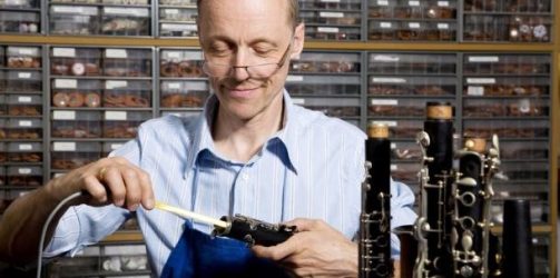 technicien-reparateur-d-instruments-de-musique